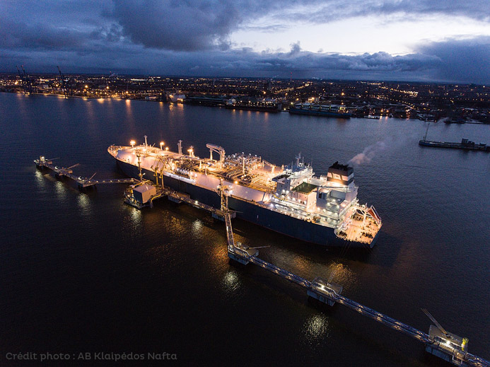 Le FSRU Independence dans le port de Klaipėda, Lituanie - © AB Klaipėdos Nafta