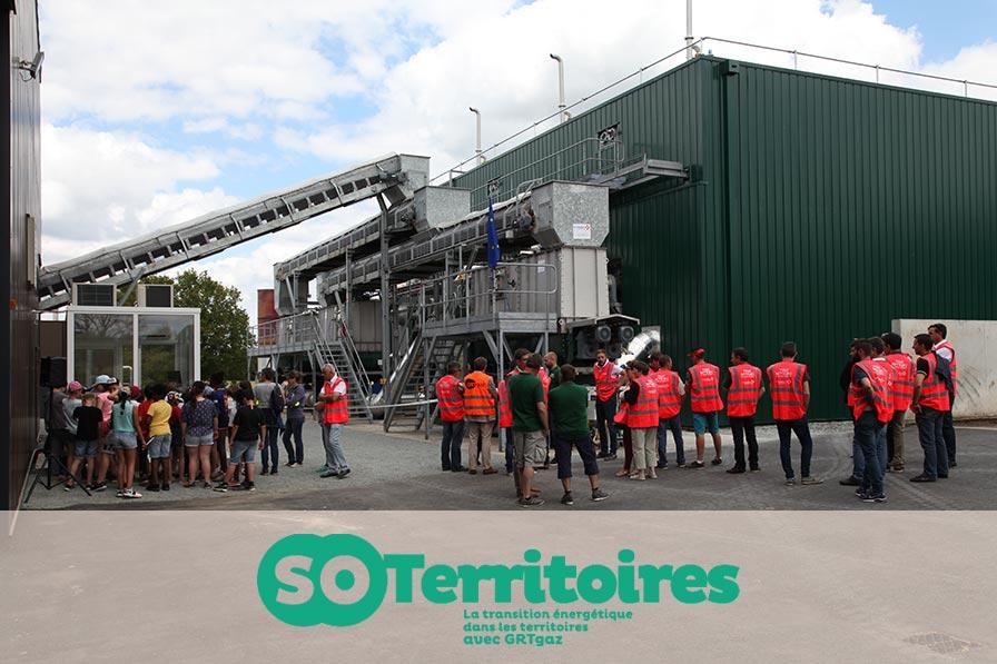 Usine de méthanisation de Combrand (photo : Thierry Duquéroix) et logo soTerritoires